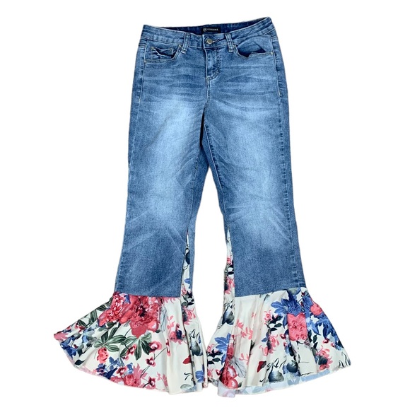 Versona Denim - VERSONA: Ruffle Floral Bottom Cropped Flare jeans - Size 26